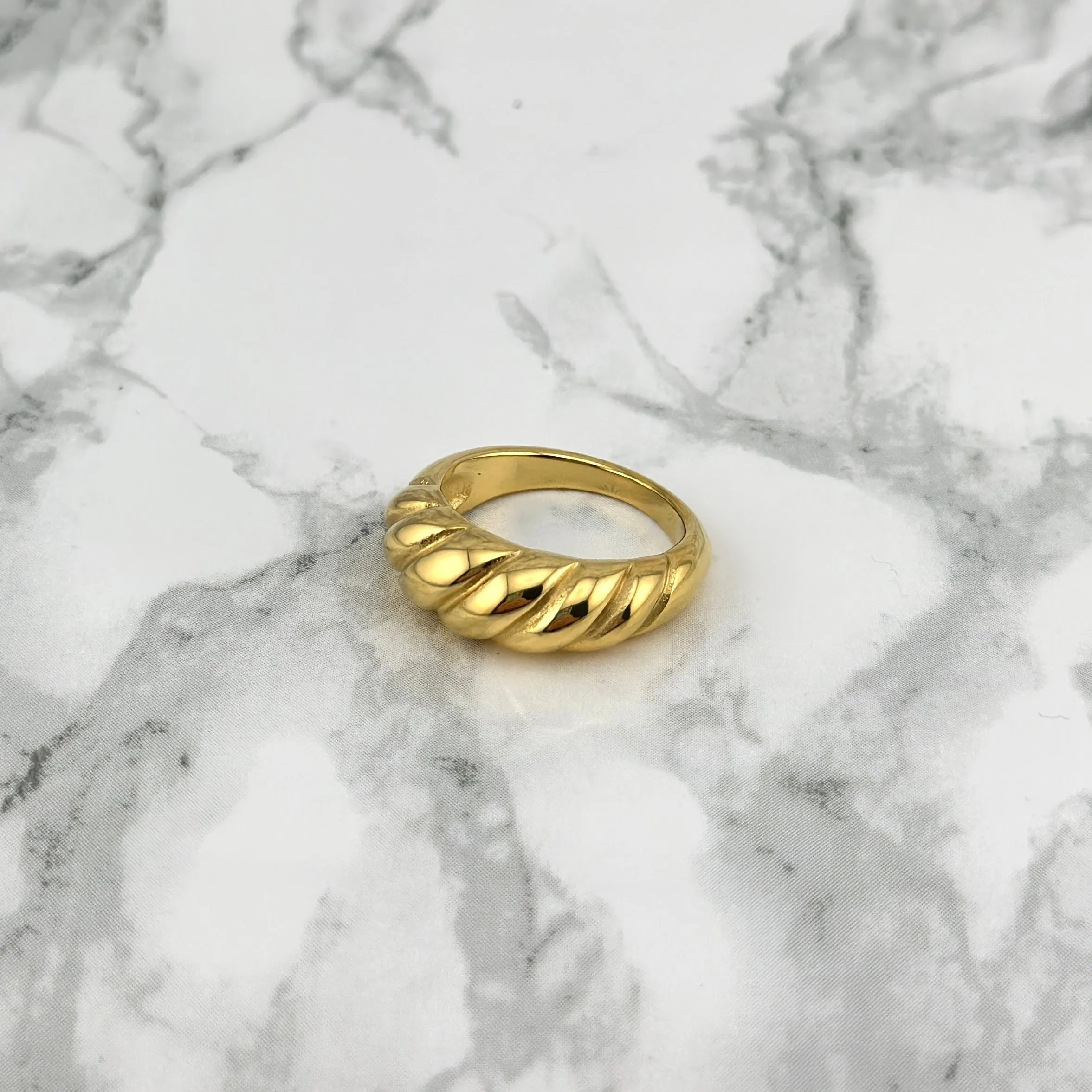 Croissant ring