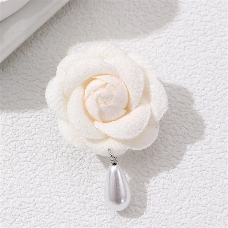 Flower pearl brooch