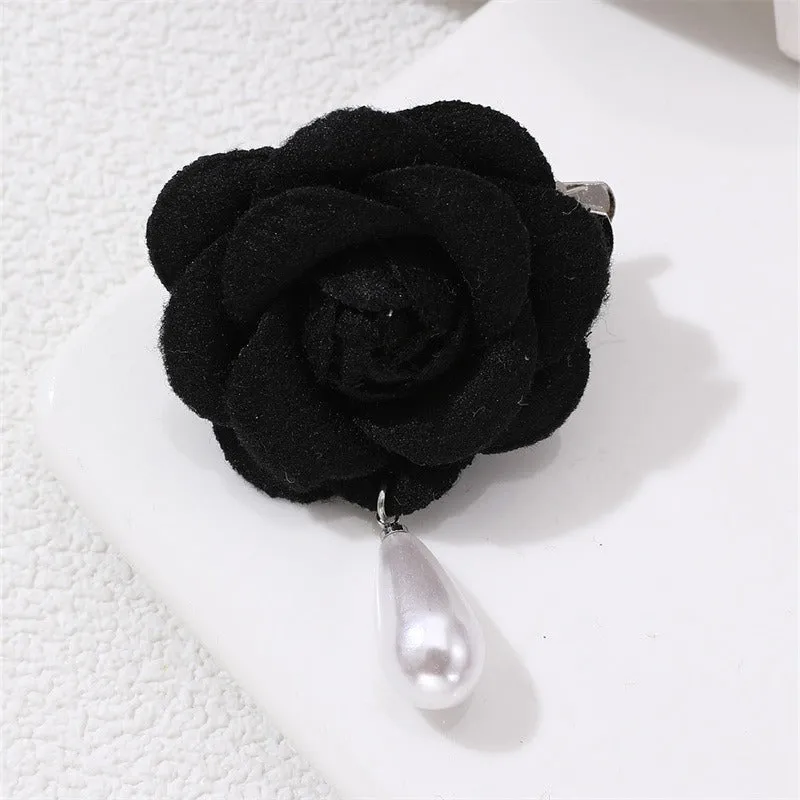 Flower pearl brooch