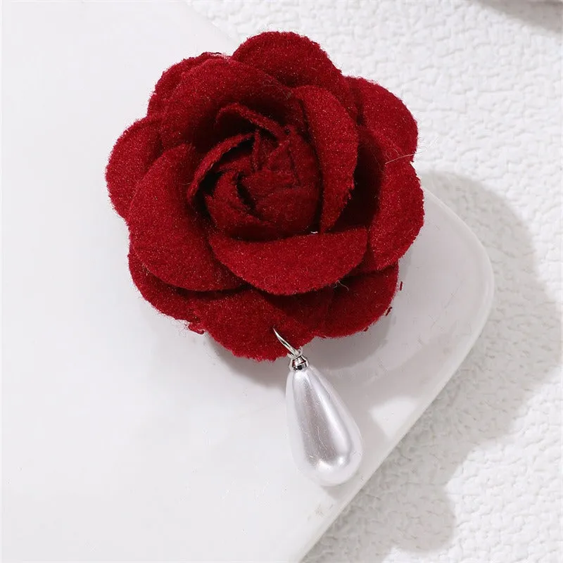 Flower pearl brooch